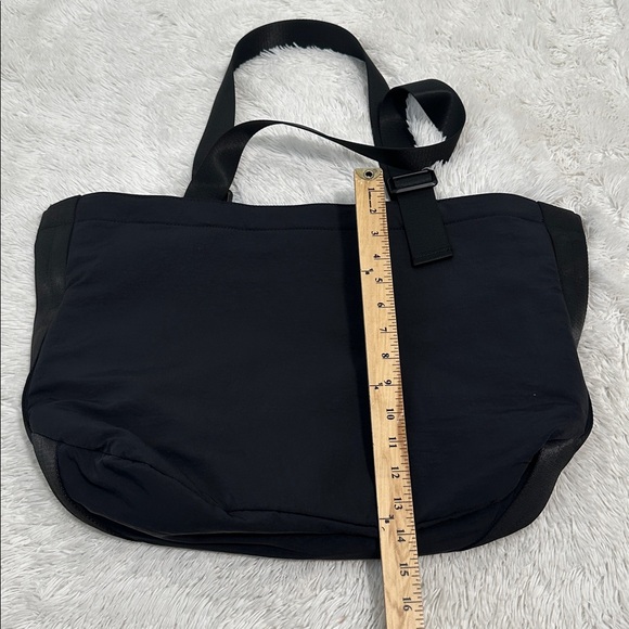 🌴 Lululemon Clean Lines Tote - Picture 4 of 6